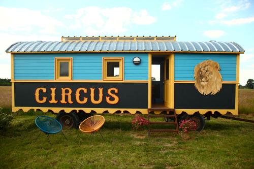 La roulotte CIRCUS des Grillots : Campings proche de Paray-le-Frésil