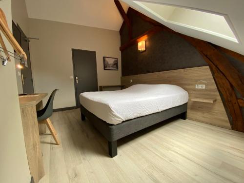 LOGIS - Hôtel Saint Nicolas : Hotels proche de Le Bellay-en-Vexin