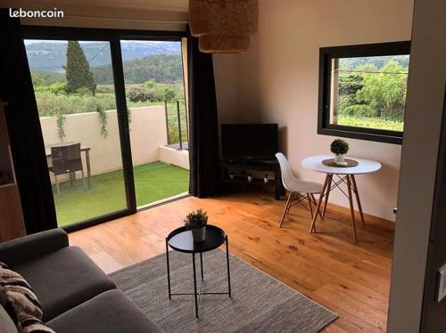 Studio dans les vignes de cassis : Appartements proche de Carnoux-en-Provence