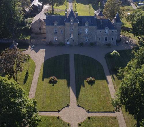 Château de Cadouzan : B&B / Chambres d'hotes proche de Saint-Jean-la-Poterie