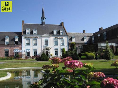 Logis Hostellerie Saint Louis : Hotels proche d'Oudezeele