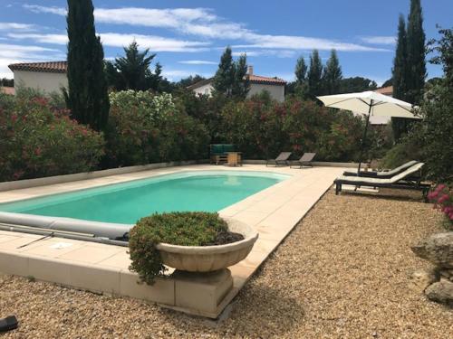 Location gîte en duplex (2-4 p.) avec jardin et piscine à Pélissanne (Salon-de-Provence) : Maisons de vacances proche d'Aurons