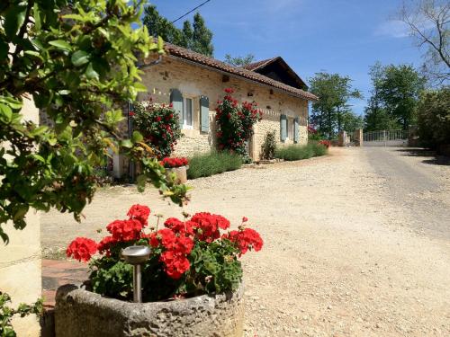 Chambres d’hôtes de Pouzatel : Maisons d'hotes proche de Blanquefort-sur-Briolance