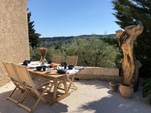 Mas provençal La Serallère au coeur des oliviers : Appartements proche de Chaudebonne