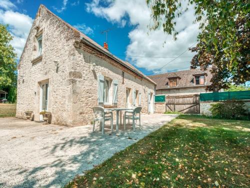 Cozy Farm House in Boncourt with Barbeque : Maisons de vacances proche de Montcornet