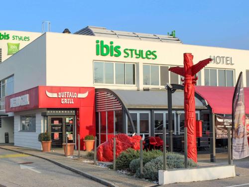 Ibis Styles Crolles Grenoble A41 : Hotels proche de Froges
