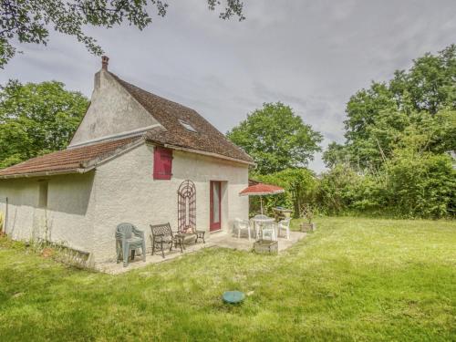Charming Cottage in Devay with Illuminated Garden : Villas proche de Diennes-Aubigny