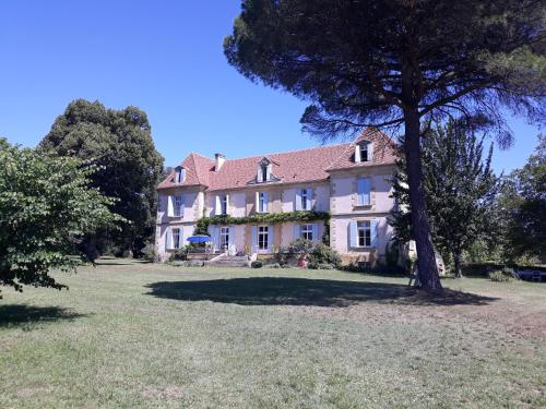 Château Le Tour - Chambres d'Hôtes : B&B / Chambres d'hotes proche de Monmarvès