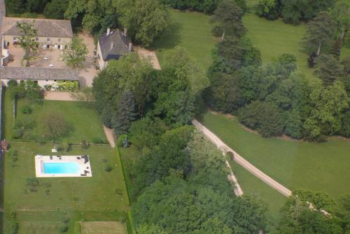 Château de Beauchamp- La chapelle de Guinchay : Maisons d'hotes proche de Saint-Symphorien-d'Ancelles