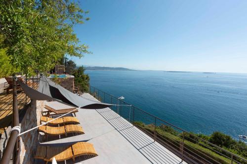 BNB RENTING Breathtaking luxurious villa with sea-view in Théoule sur Mer : Villas proche de Théoule-sur-Mer