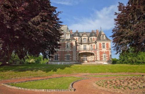Chateau de Joyeux - Gites : Maisons de vacances proche de Birieux