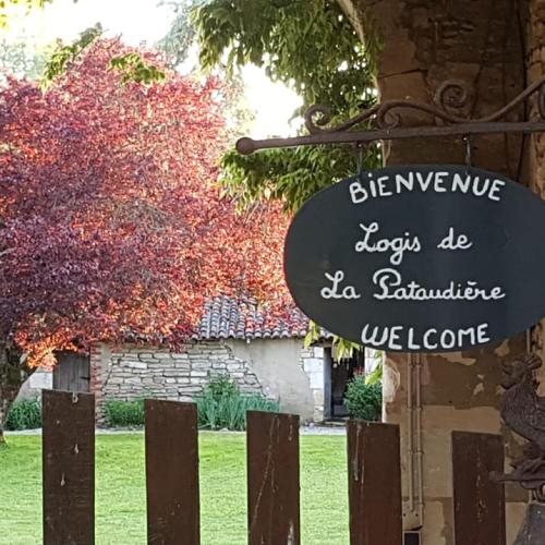 Le Logis de la Pataudière : B&B / Chambres d'hotes proche de La Tour-Saint-Gelin
