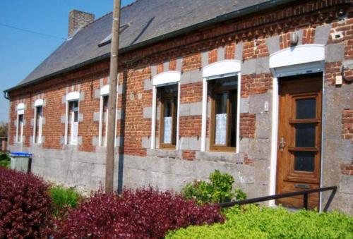 Maison de 2 chambres avec terrasse amenagee et wifi a Clairfayts : Maisons de vacances proche d'Avesnes-sur-Helpe