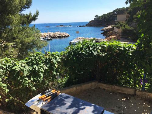 Cabanon Sur L eau : Maisons de vacances proche de Martigues