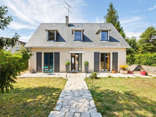 Elegant Holiday Home in Touques with Fenced Garden : Maisons de vacances proche de Bonneville-sur-Touques