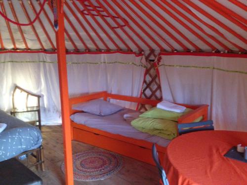 Yourte Mongole : Tentes de luxe proche de Saint-Denis-de-Vaux