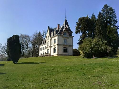 Château de Saint-Antoine : B&B / Chambres d'hotes proche de Les Billanges