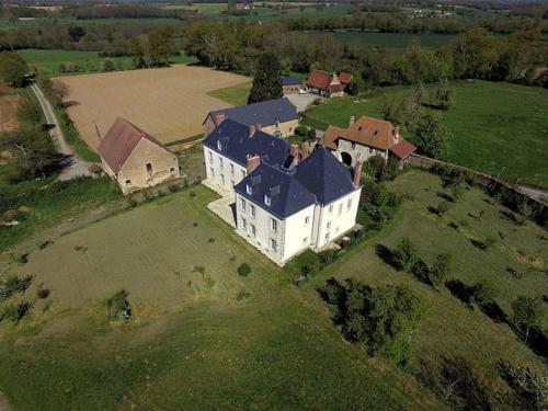 Chateau de Linard : B&B / Chambres d'hotes proche de Le Bourg-d'Hem