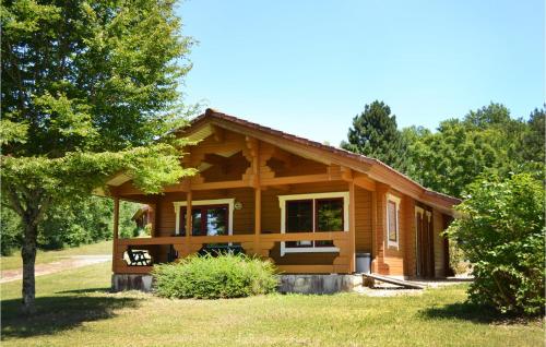 Stunning home in Mauroux with WiFi, Outdoor swimming pool and 2 Bedrooms : Maisons de vacances proche de Saint-Vite