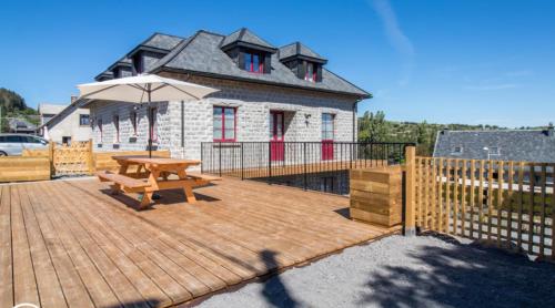 Gîte de Granit GRIS : Maisons de vacances proche de Saint-Alyre-ès-Montagne