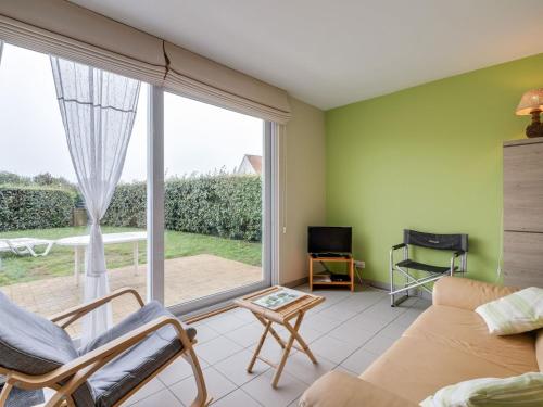 Snug Holiday Home in Wimereux North France with Garden : Maisons de vacances proche d'Ambleteuse