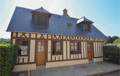 Beautiful home in Le Bourg-Dun with 2 Bedrooms and WiFi : Maisons de vacances proche de Saint-Pierre-le-Vieux