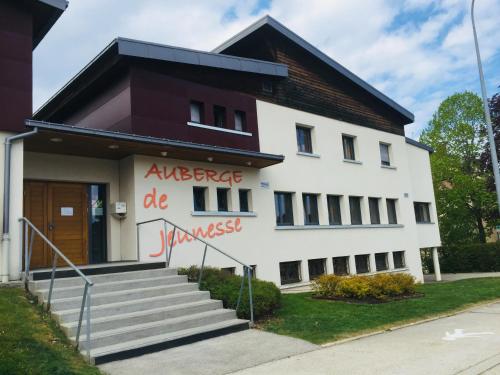 Auberge de Jeunesse HI Pontarlier : Auberges de jeunesse proche de Saint-Gorgon-Main