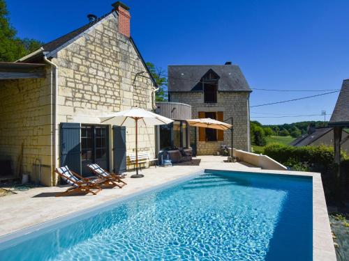 Gorgeous Mansion in Thizay with Private Swimming Pool : Maisons de vacances proche de Bournand