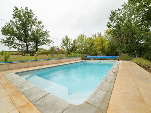 Modern bungalow in Midi Pyrenees with swimming pool : Maisons de vacances proche d'Anglars-Juillac