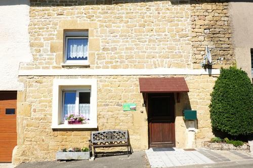 Maison de 2 chambres avec vue sur la ville terrasse et wifi a Marville : Maisons de vacances proche de Montigny-sur-Chiers
