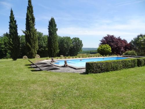 Maison de 4 chambres avec piscine privee jardin clos et wifi a Saint Amand de Coly : Maisons de vacances proche de Saint-Amand-de-Coly