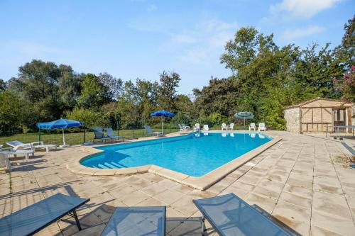 Maison de 6 chambres avec piscine privee jardin amenage et wifi a Thenac : Maisons de vacances proche de Loubès-Bernac