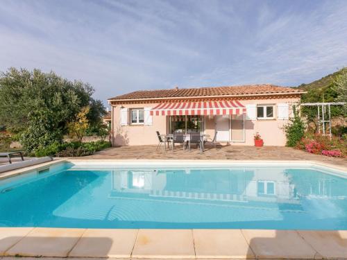 Classy Villa in Roquebrun with Swimming Pool : Villas proche de Saint-Vincent-d'Olargues