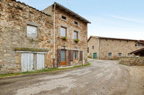 Maison de 2 chambres avec jardin clos et wifi a Valprivas : Maisons de vacances proche de Rozier-Côtes-d'Aurec