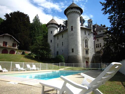 Charming Castle in Serri res en Chautagn with Pool : Maisons de vacances proche de Serrières-en-Chautagne