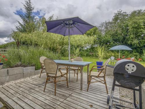 Cottage in Saint Clair sur l Elle with Garden and Barbecue : Maisons de vacances proche d'Airel