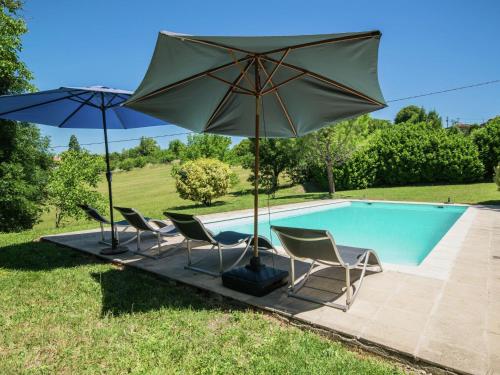 Charming modernised authentic farmhouse in Bourg De Visa with Pool : Maisons de vacances proche de Saint-Clair