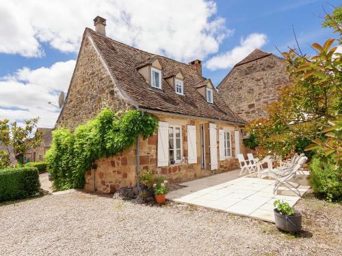 Heritage Cottage with Pool in Badefold d Ans : Maisons de vacances proche de Coubjours