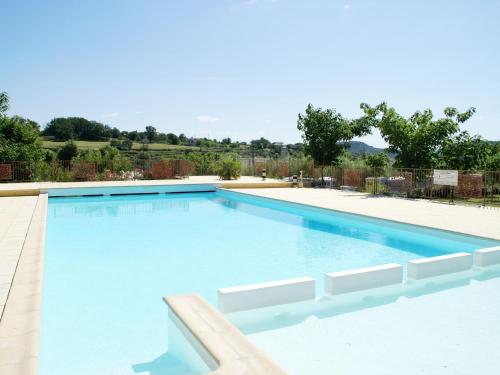 Classy Holiday Home in Les Vans with Shared Swimming Pool : Maisons de vacances proche de Saint-André-Capcèze