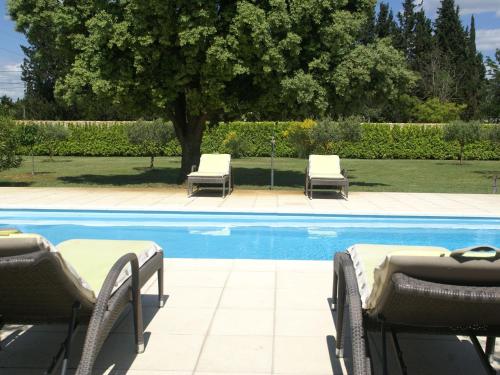 Stunning Villa in Sorgues with Swimming Pool : Villas proche de Châteauneuf-du-Pape