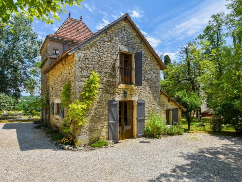House with private, heated swimming pool and nature park, beautiful views : Maisons de vacances proche de Saint-Cernin