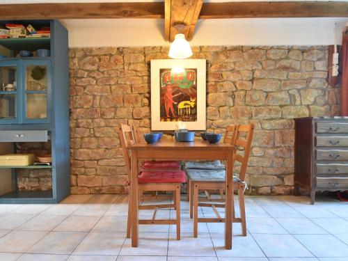 Holiday Home in Saizy with Patio : Maisons de vacances proche d'Anthien