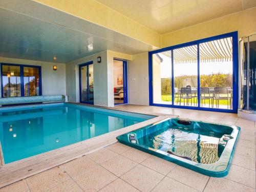 Villa Sea view Heated pool bubble bath Sauna : Villas proche de Riec-sur-Belon