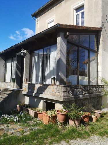 Maison de 2 chambres avec jardin amenage a Saint Sernin : Maisons de vacances proche d'Ailhon