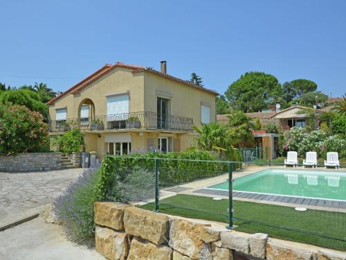 Beautiful Villa in Carcassonne with Shared Pool Jacuzzi : Villas proche de Villegailhenc