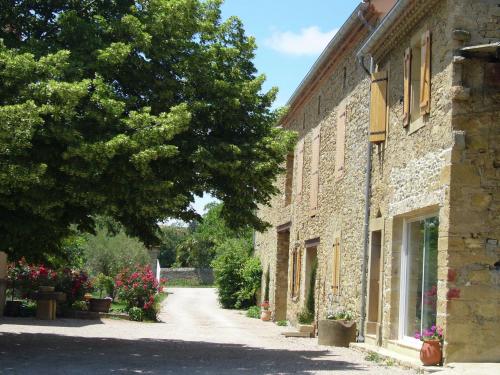 Traditional holiday on wine estate with private pool in South France : Maisons de vacances proche de Roquetaillade