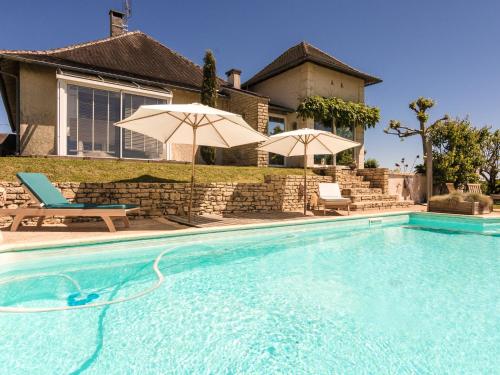 Cozy Villa in Saint Bonnet la Rivi re with Swimming Pool : Villas proche de Chabrignac