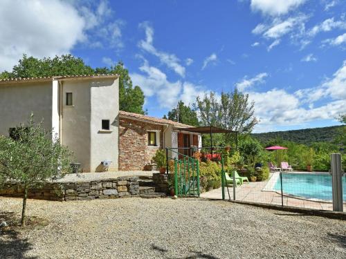 Stylish holiday home near St Br s with private swimming pool and stunning view : Villas proche de Saint-Brès
