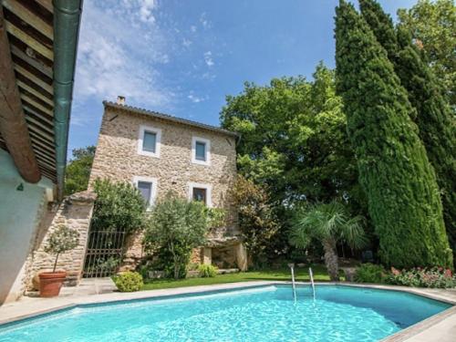 Magnificent Holiday Home with Swimming Pool in Opp de : Maisons de vacances proche d'Oppède