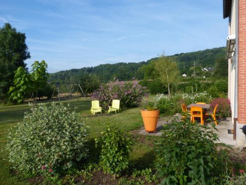 Modern holiday home in Crux-La-Ville with terrace : Maisons de vacances proche d'Aunay-en-Bazois